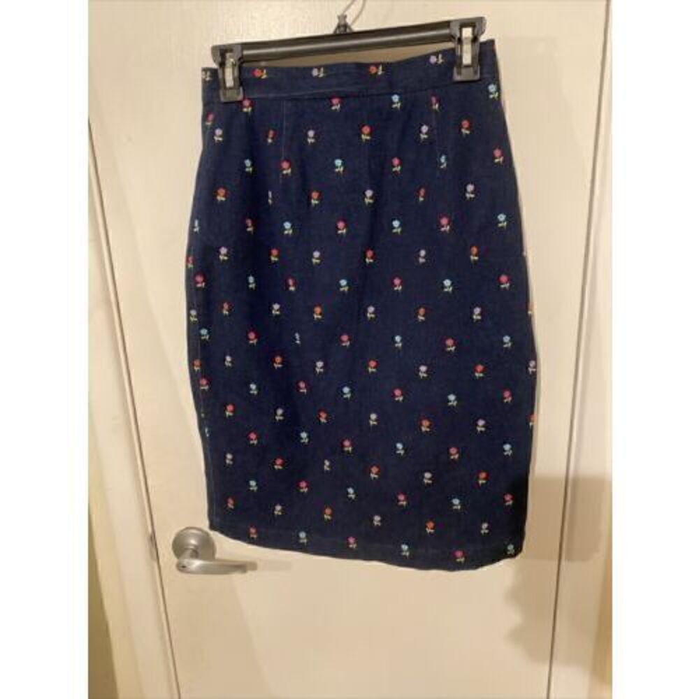 LILLY PULITZER Jean Skirt Blue Denim floral STRETCH Embroidered A Line Size 4